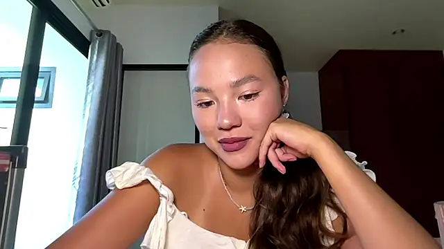 Snapshot of kamila_18_french chatting on 20, 4, 2026 kamila 18 french online show from 20, 4, 2026