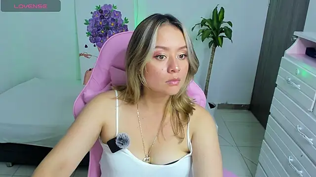 Snapshot of Ari_Angel23 chatting on 27, 6, 2026 Ari Angel23 online show from 27, 6, 2026