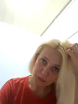 Snapshot of MiaLove183 chatting on 9, 6, 2026 MiaLove183 online show from 9, 6, 2026