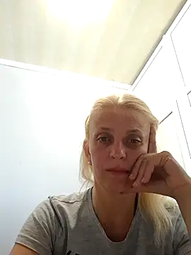 Snapshot of MiaLove183 chatting on 20, 7, 2026 MiaLove183 online show from 20, 7, 2026