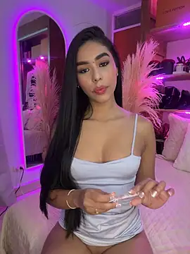 Snapshot of Rossie_Blooms chatting on 4, 5, 2026 Rossie Blooms online show from 4, 5, 2026