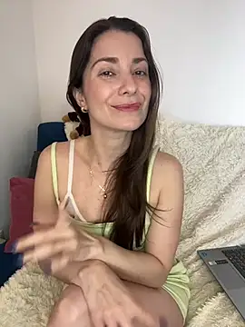 natashakinski online show from 10, 4, 2026