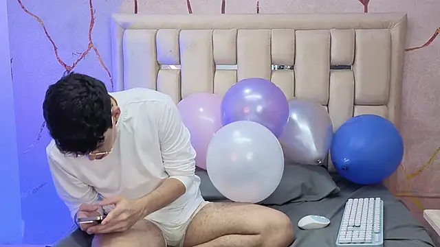 Snapshot of Tom_Parker_ chatting on 27, 3, 2026 Tom Parker online show from 27, 3, 2026