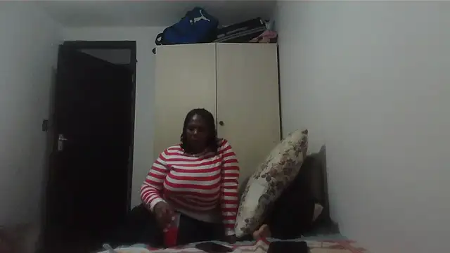 Snapshot of Lucia-boobs chatting on 11, 5, 2026 Lucia-boobs online show from 11, 5, 2026