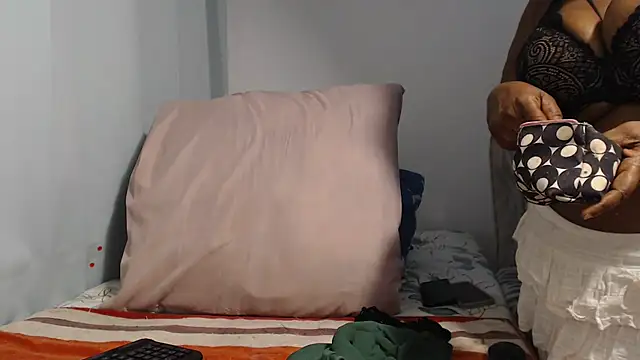 Snapshot of Lucia-boobs chatting on 3, 7, 2026 Lucia-boobs online show from 3, 7, 2026