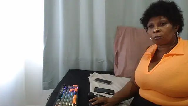 Snapshot of Lucia-boobs chatting on 30, 7, 2026 Lucia-boobs online show from 30, 7, 2026