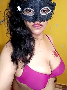 Snapshot of Crushme_cpl chatting on 21, 4, 2026 Crushme cpl online show from 21, 4, 2026