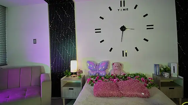 aurora petitee online show from 11, 6, 2026