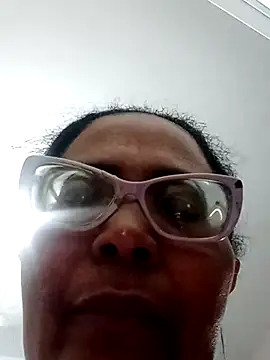 Snapshot of sexymomsn chatting on 15, 4, 2026 sexymomsn online show from 15, 4, 2026