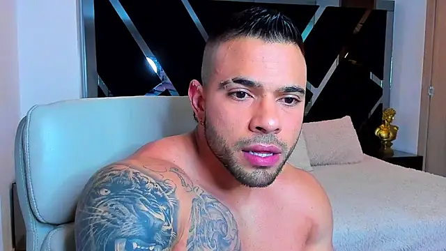 Snapshot of Raytorres chatting on 12, 4, 2026 Raytorres online show from 12, 4, 2026
