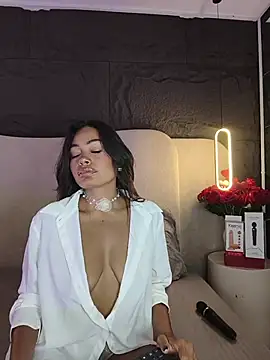 Snapshot of ElenaJamess chatting on 27, 5, 2026 ElenaJamess online show from 27, 5, 2026