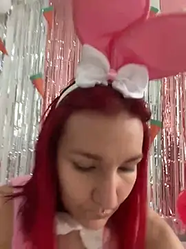 Snapshot of Amelie-RedHoney chatting on 5, 4, 2026 Amelie-RedHoney online show from 5, 4, 2026