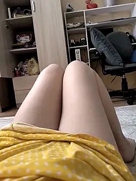 Snapshot of _Yourpussy_ chatting on 16, 4, 2026 Yourpussy online show from 16, 4, 2026