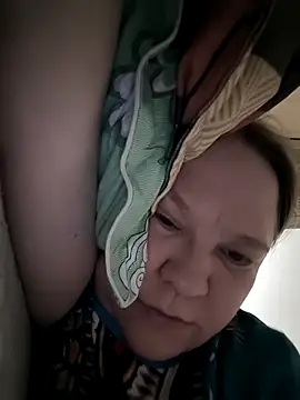 Snapshot of _Yourpussy_ chatting on 23, 4, 2026 Yourpussy online show from 23, 4, 2026