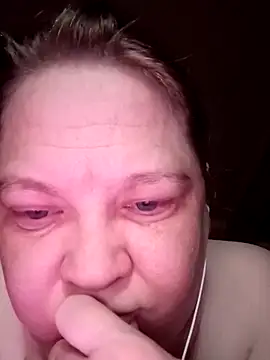 Snapshot of _Yourpussy_ chatting on 25, 4, 2026 Yourpussy online show from 25, 4, 2026