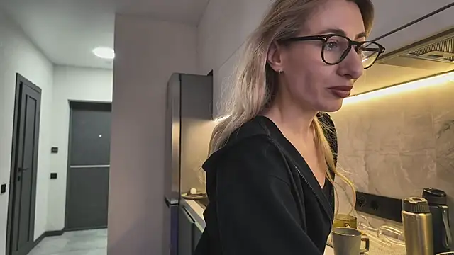 HEY KITSUNKA online show from 6, 4, 2026