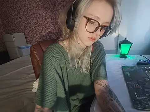 Snapshot of StijenaHunt chatting on 18, 4, 2026 StijenaHunt online show from 18, 4, 2026