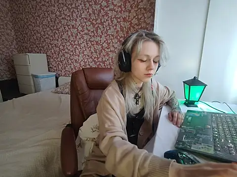 Snapshot of StijenaHunt chatting on 20, 4, 2026 StijenaHunt online show from 20, 4, 2026