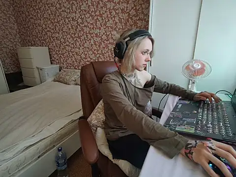 Snapshot of StijenaHunt chatting on 2, 5, 2026 StijenaHunt online show from 2, 5, 2026