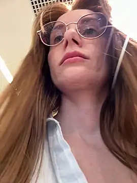 Snapshot of FReyja_44 chatting on 19, 5, 2026 FReyja 44 online show from 19, 5, 2026