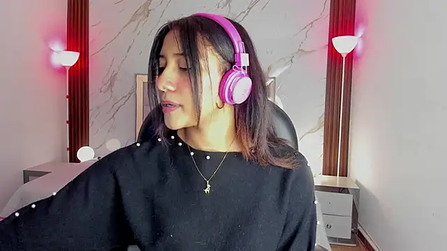 Snapshot of EsperanzaMora chatting on 13, 5, 2026 EsperanzaMora online show from 13, 5, 2026
