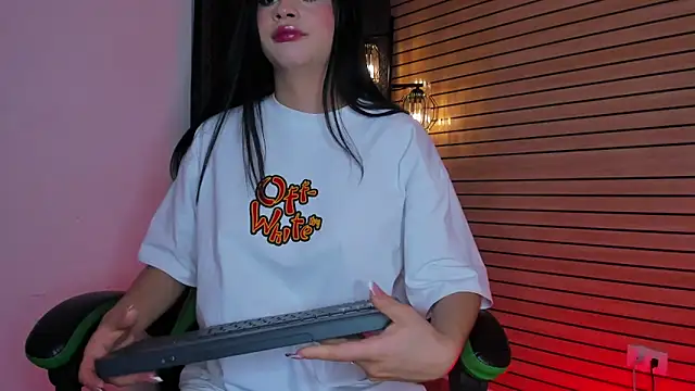 SweetLittleQueenBat online show from 6, 4, 2026