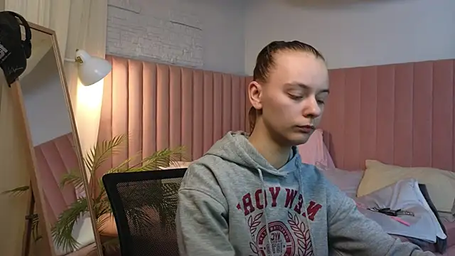 emma chaser online show from 29, 4, 2026