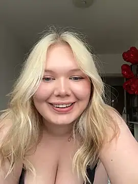 Snapshot of cutiejuliee chatting on 15, 5, 2026 cutiejuliee online show from 15, 5, 2026