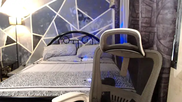 Snapshot of demeterfoxx chatting on 4, 4, 2026 demeterfoxx online show from 4, 4, 2026