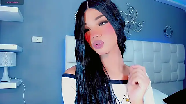 Snapshot of Kornylovee chatting on 11, 4, 2026 Kornylovee online show from 11, 4, 2026