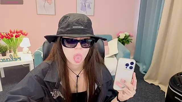 Snapshot of SunnyBloss chatting on 23, 6, 2026 SunnyBloss online show from 23, 6, 2026
