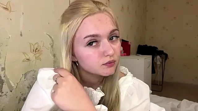 Sophia Blonde online show from 2, 4, 2026