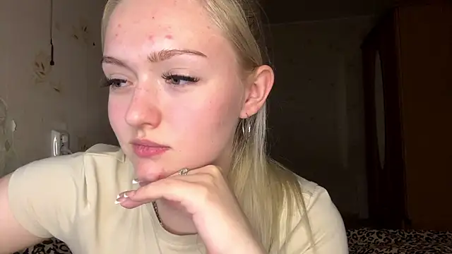 Snapshot of Sophia_Blonde chatting on 20, 4, 2026 Sophia Blonde online show from 20, 4, 2026