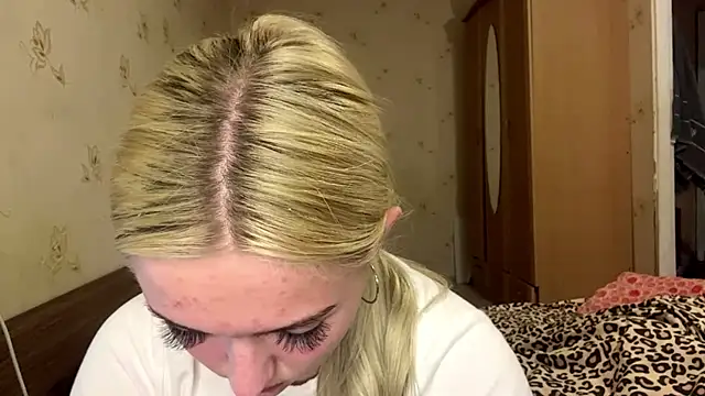 Snapshot of Sophia_Blonde chatting on 10, 5, 2026 Sophia Blonde online show from 10, 5, 2026