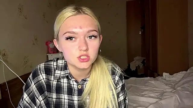 Snapshot of Sophia_Blonde chatting on 25, 5, 2026 Sophia Blonde online show from 25, 5, 2026
