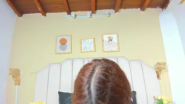 Snapshot of Sara_Hanks chatting on 25, 4, 2026 Sara Hanks online show from 25, 4, 2026