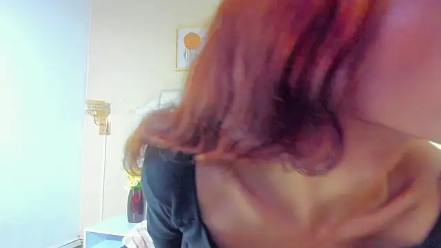 Snapshot of Sara_Hanks chatting on 8, 5, 2026 Sara Hanks online show from 8, 5, 2026
