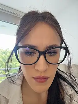 Snapshot of SerenaFox_ chatting on 4, 4, 2026 SerenaFox online show from 4, 4, 2026