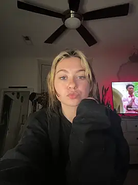 peachesncreamyy online show from 29, 4, 2026