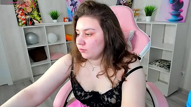 Snapshot of Maya_Raay chatting on 6, 4, 2026 Maya Raay online show from 6, 4, 2026