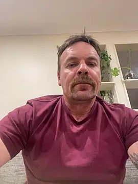 Snapshot of macfromoz chatting on 24, 4, 2026 macfromoz online show from 24, 4, 2026