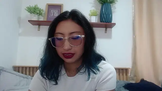 Snapshot of Violet_2003 chatting on 29, 5, 2026 Violet 2003 online show from 29, 5, 2026