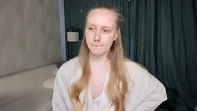 Snapshot of VestaBowmer chatting on 6, 4, 2026 VestaBowmer online show from 6, 4, 2026