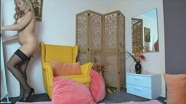 Snapshot of Anna_Love1 chatting on 8, 1, 2025 Anna Love1 online show from 8, 1, 2025