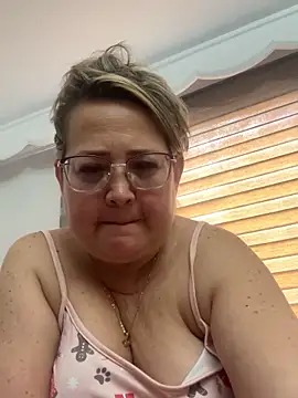 Martinacurvy  online show from 12, 4, 2026
