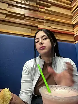 Cami olarte online show from 11, 4, 2026