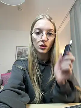 Snapshot of EvaEvis chatting on 15, 4, 2026 EvaEvis online show from 15, 4, 2026