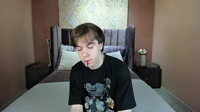 Snapshot of DaveBevy chatting on 27, 5, 2026 DaveBevy online show from 27, 5, 2026