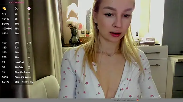 Snapshot of MelodyIllves chatting on 4, 4, 2026 MelodyIllves online show from 4, 4, 2026