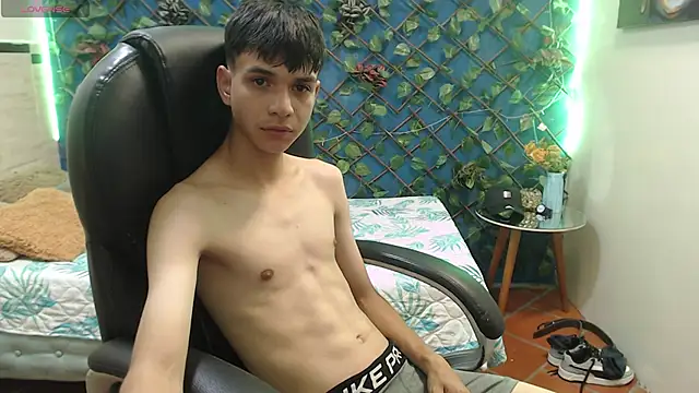 Snapshot of maxim_rod chatting on 9, 4, 2026 maxim rod online show from 9, 4, 2026